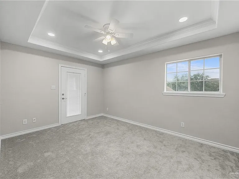 2711 Leslie St — Photo 11