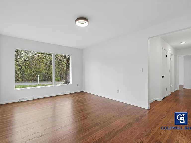 1444 Ames Ave E — Photo 6