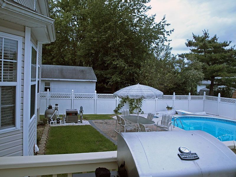 Spacious Backyard for Entertaining