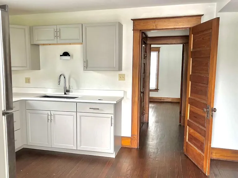 66 W Perry St — Photo 3