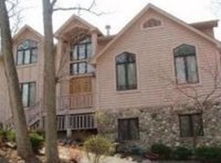 144 Saint Andrews Trl, Fontana, WI 53125