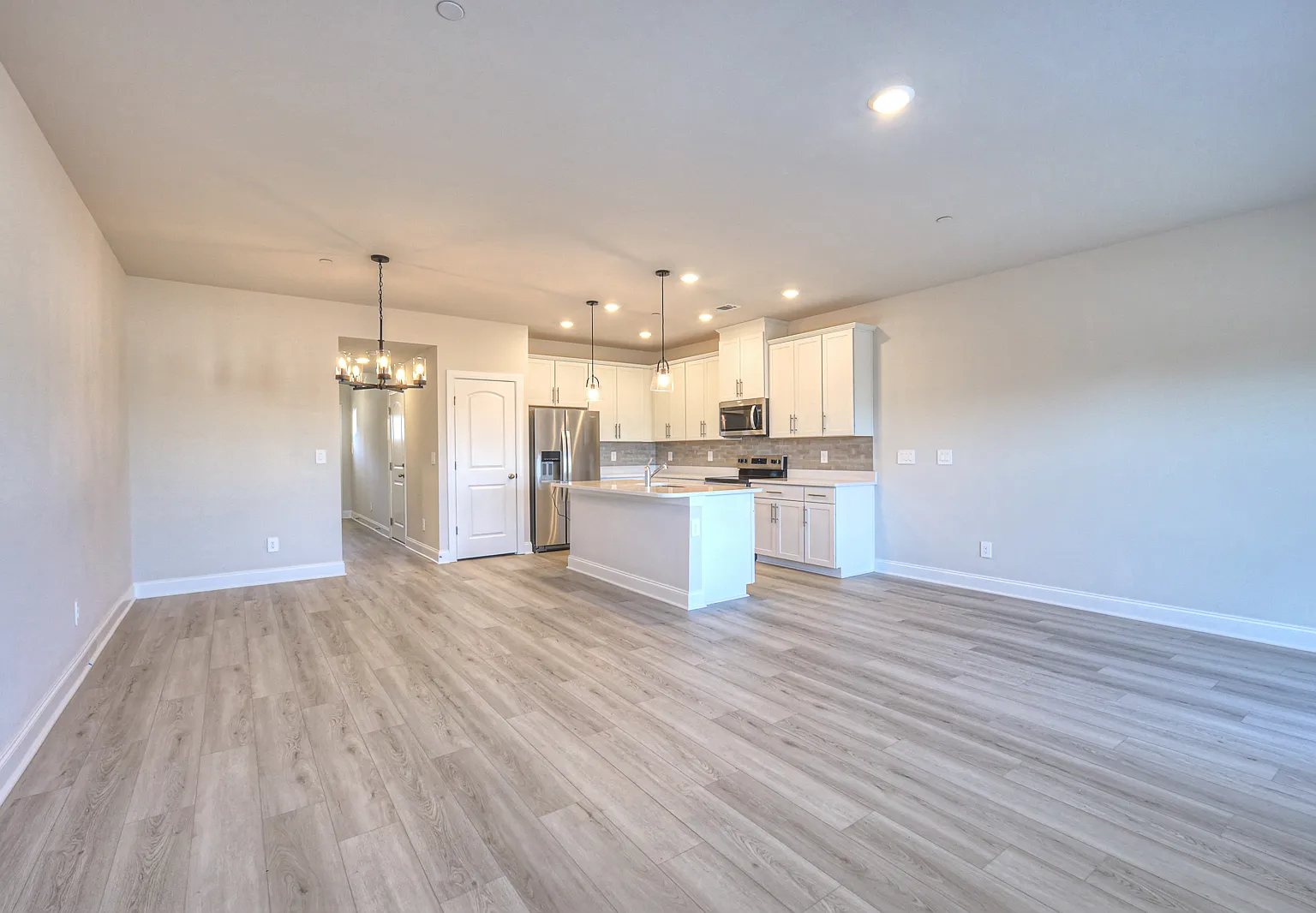 3 bed, 2.5 bath, 1656 sqft, $2,150 — Photo 3