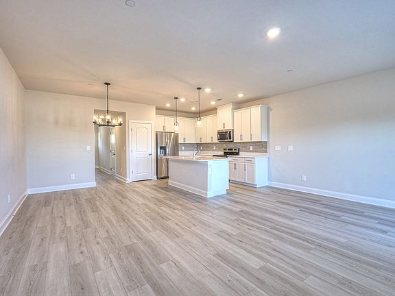3rd image of 204 Douglas Bend Rd #1804
