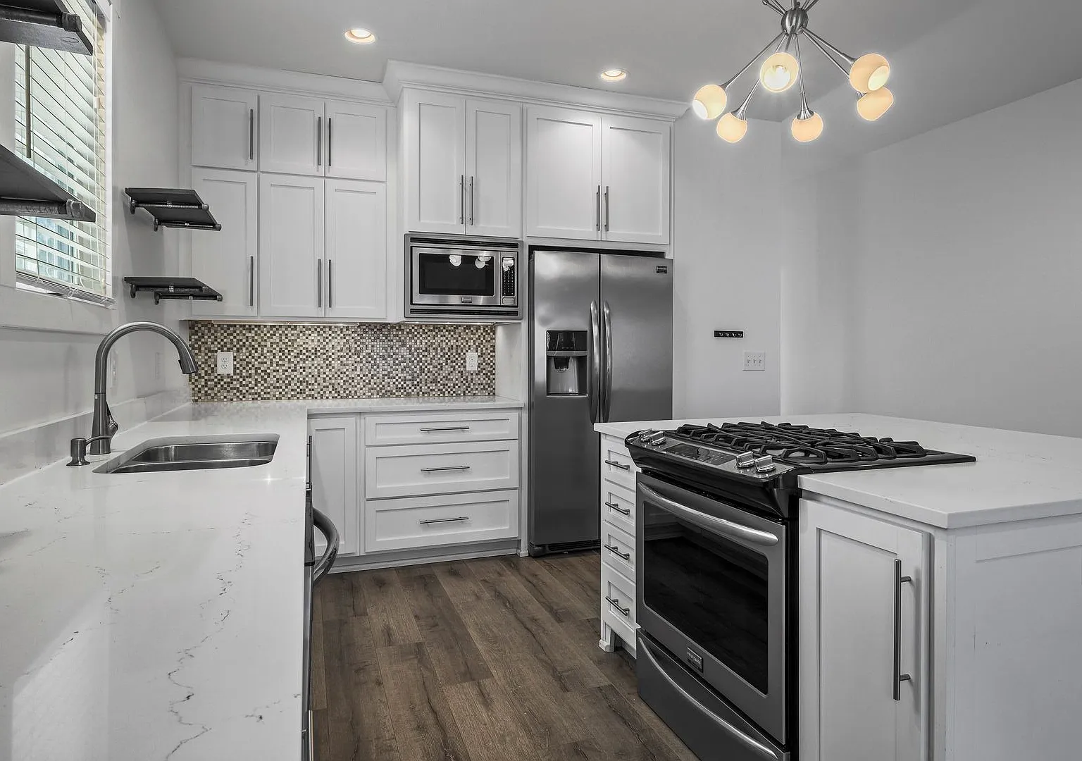 Modern 3 bedroom Home in East Nashville Close to the Most Popular Places in Nashville! — Photo 2
