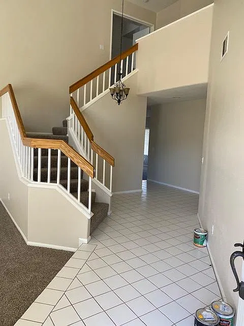 5 bed, 2800 sqft, $4,000 — Photo 4