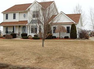7013 Meadowlark Ct, North Tonawanda, NY 14120