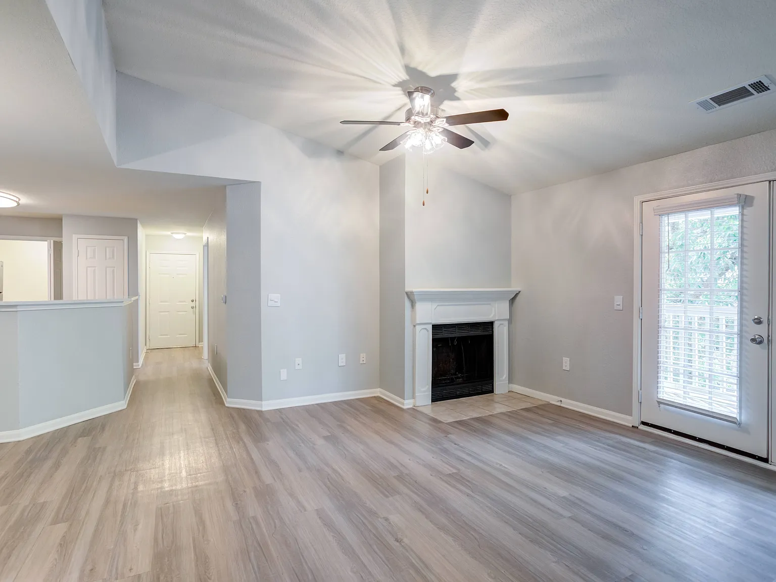 Marina Pointe — Photo 2