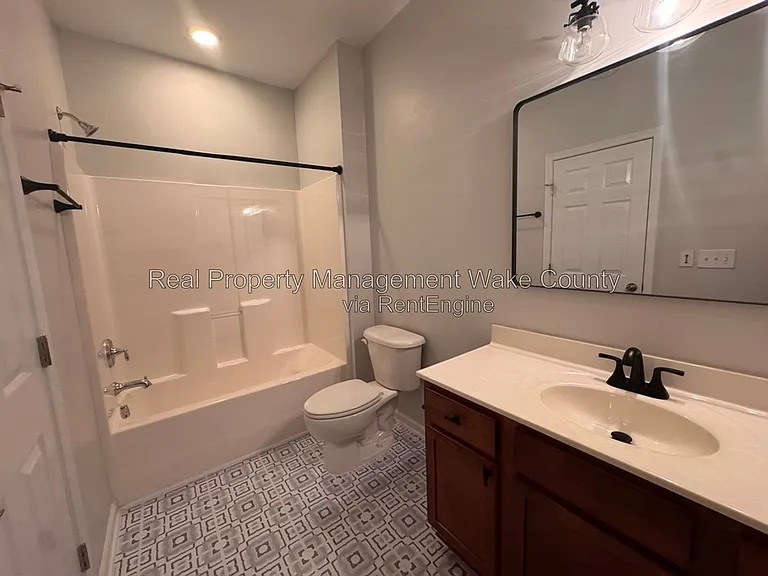 1365 Regulator St — Photo 6