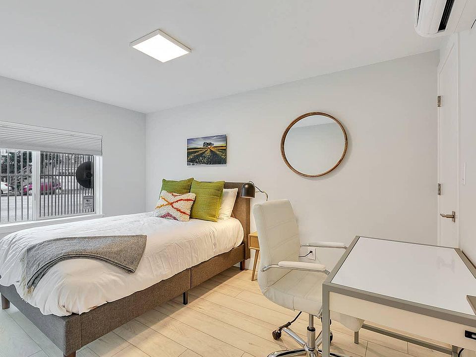 1st image of 1454B S Van Ness Ave #1