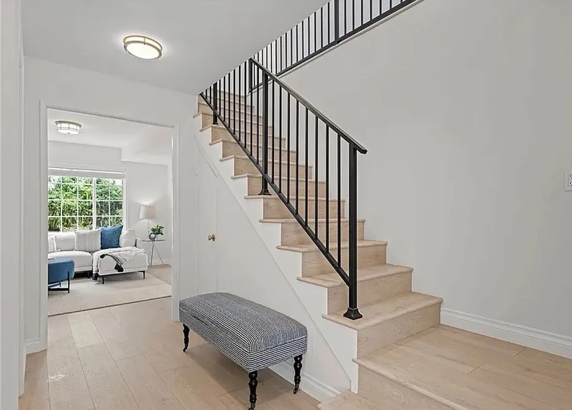 5 bed, 2440 sqft, $7,495 — Photo 3