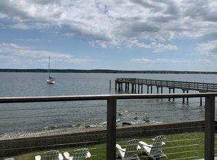 321 Fairview Ln, Portsmouth, RI 02871