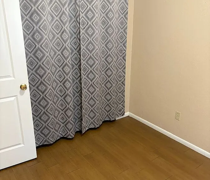 1015 York Ave #1 — Photo 5