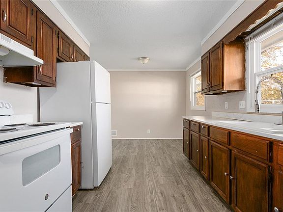 4th image of 5001 E 42nd St
