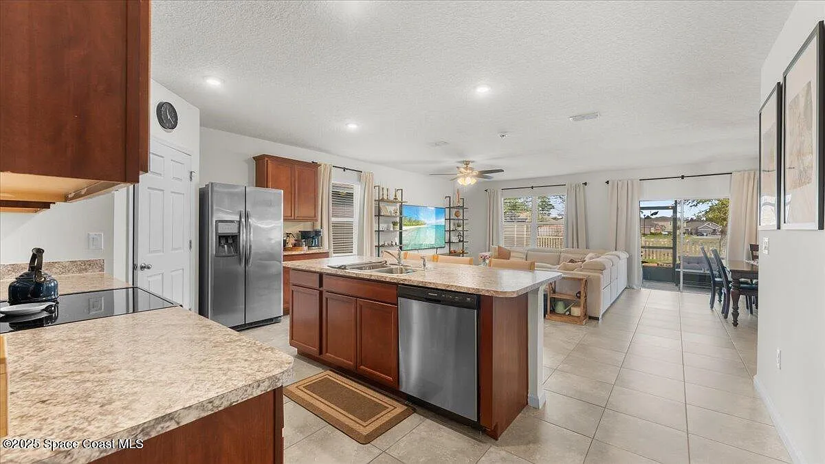 4 bed, 1828 sqft, $2,500 — Photo 3