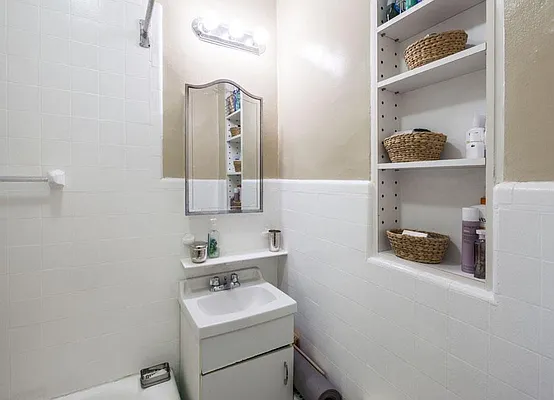 Rented by Warburg | media 23