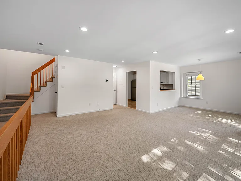 764 Charles Ct — Photo 7