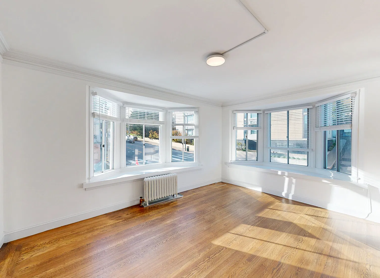 Bright & Spacious 1-Bedroom Apartment in Prime NOPA Location — Photo 2