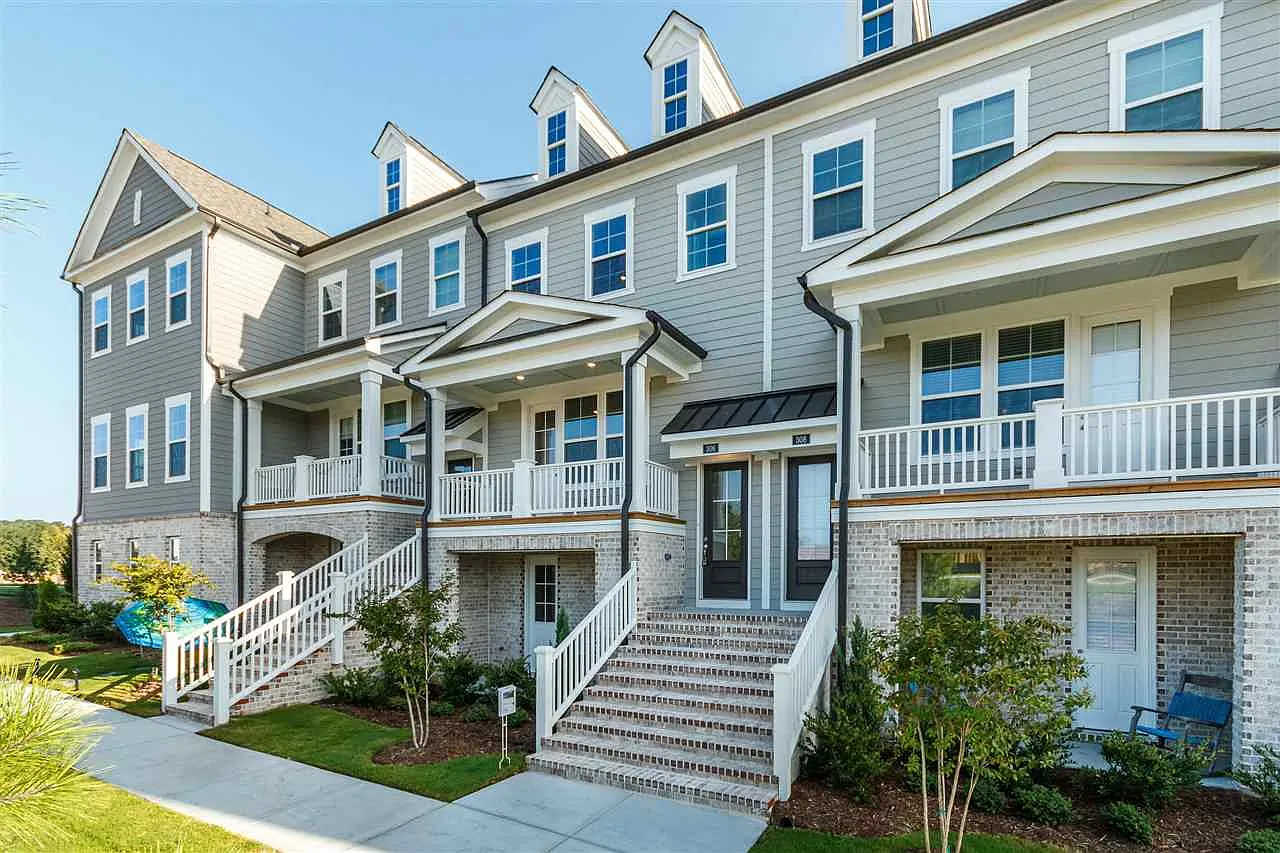 3 bed, 3.5 bath, 2142 sqft, $2,350 — Photo 2