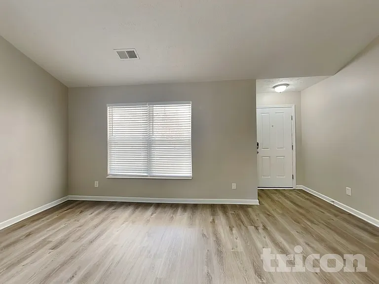 125 Ivy Hill Ln — Photo 2