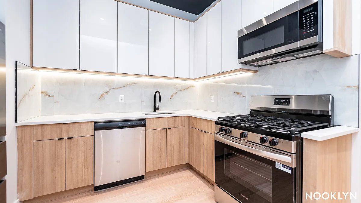 Building Photo - 1063 Bedford Ave #3F