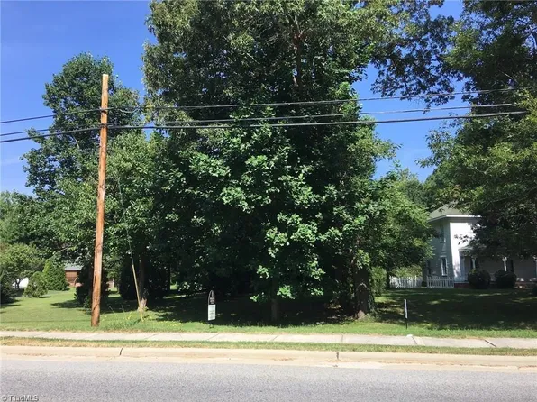 2104 Guilford College Rd, Jamestown, NC 27282