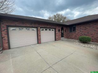 7906 Spring Cir, Omaha, NE 68124