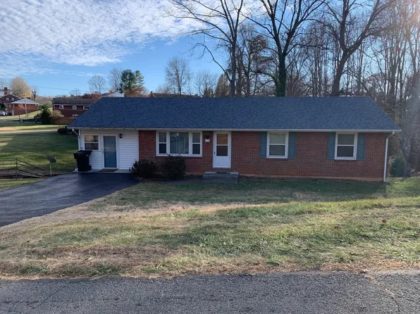 618 Landfair Dr, Vinton, VA 24179