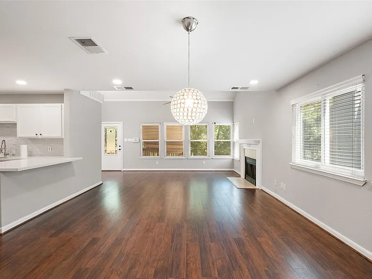 54 Sawmill Grove Ln — Photo 4