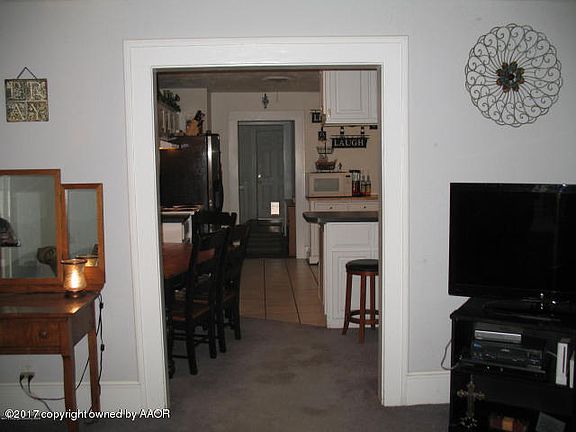5th image of 902 Crockett St