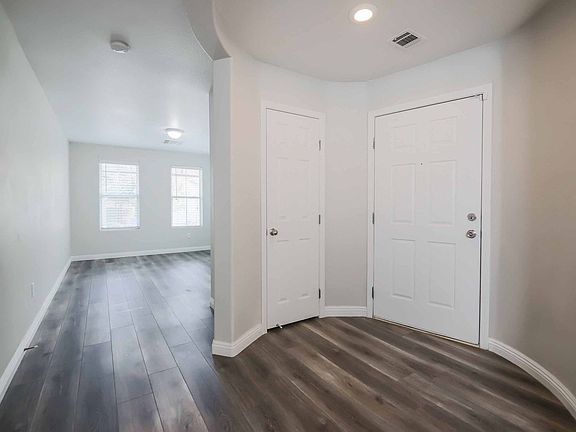 4th image of 5625 Woods Crossing St