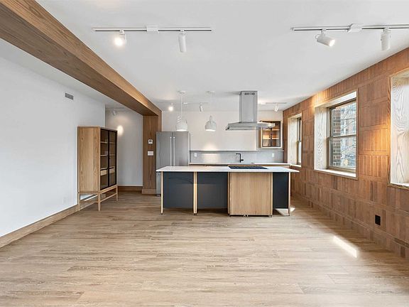 2nd image of 663 Greenwood Ave #2