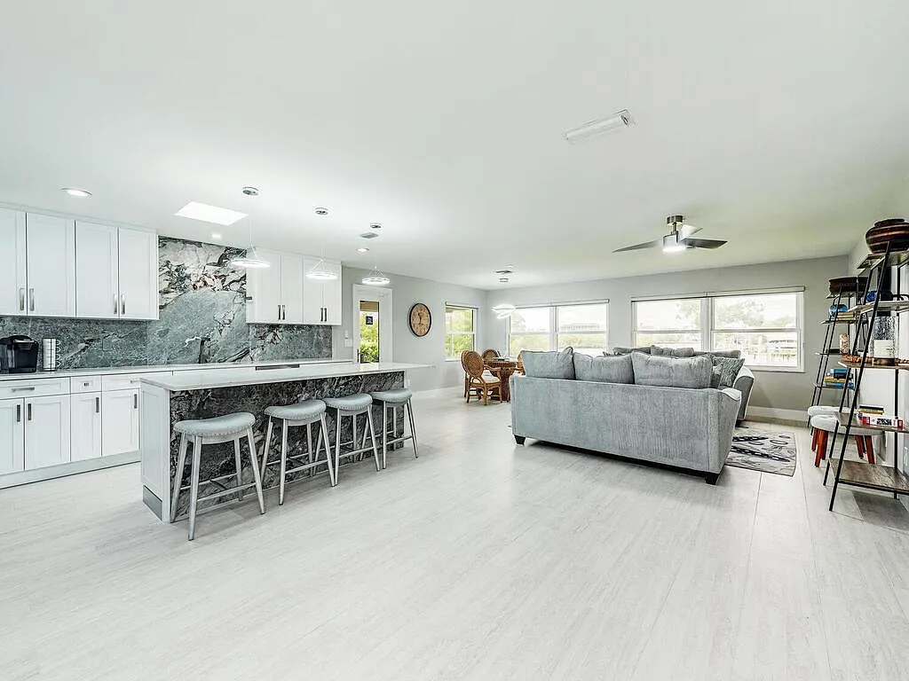 3 bed, 2.5 bath, 2018 sqft, $13,000 — Photo 1