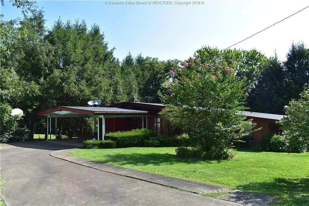 1021 College Cir photo 1