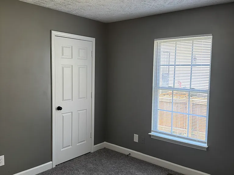 1812 Glade St — Photo 14