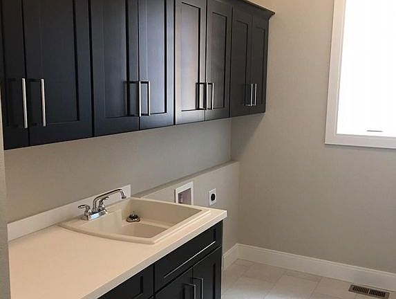 5th image of 77 Newport St