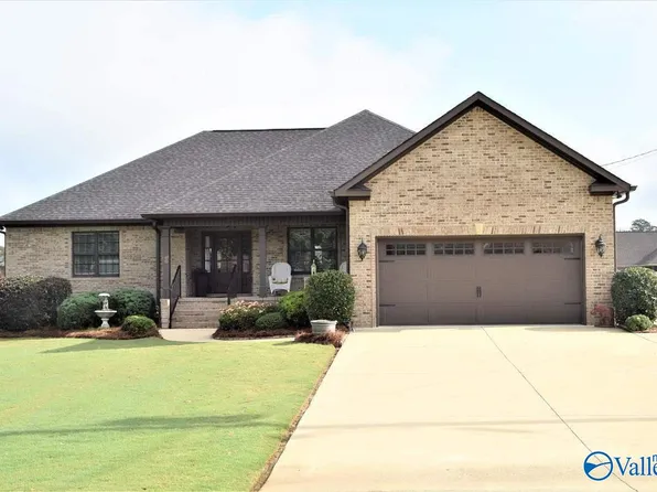 460 Creekside Cir, Gadsden, AL 35901