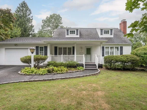2 Laurel Lane, Commack, NY 11725