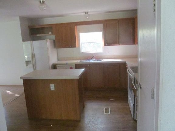 4th image of 305 Pine Forest Dr