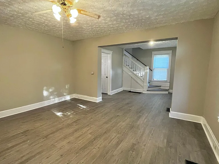 3924 Lindley Ave — Photo 3