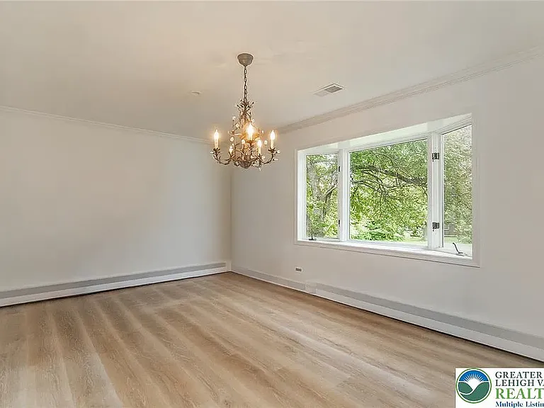 4050 Ascot Cir — Photo 5