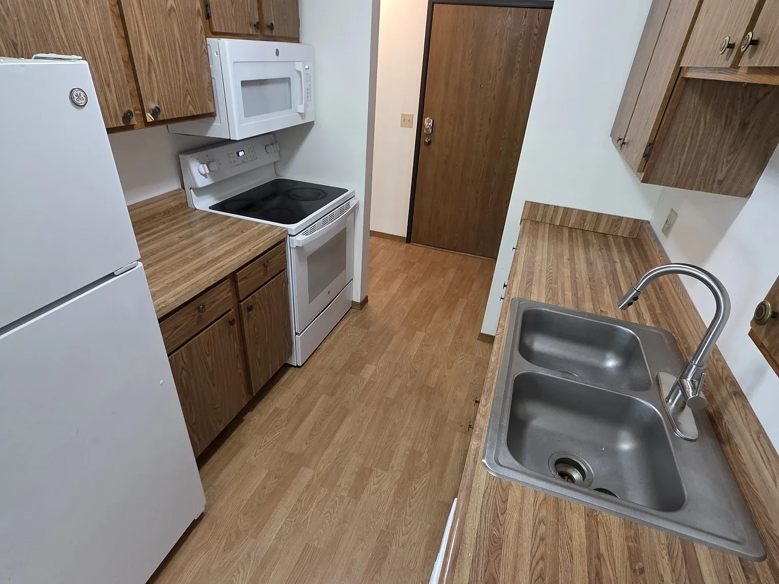 2 bed, 725 sqft, $995 — Photo 2