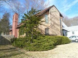 17 Harding Rd, Ronkonkoma, NY 11779