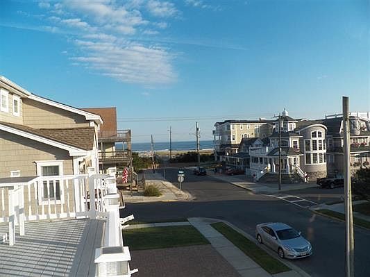 4th image of 27 50th St Unit West