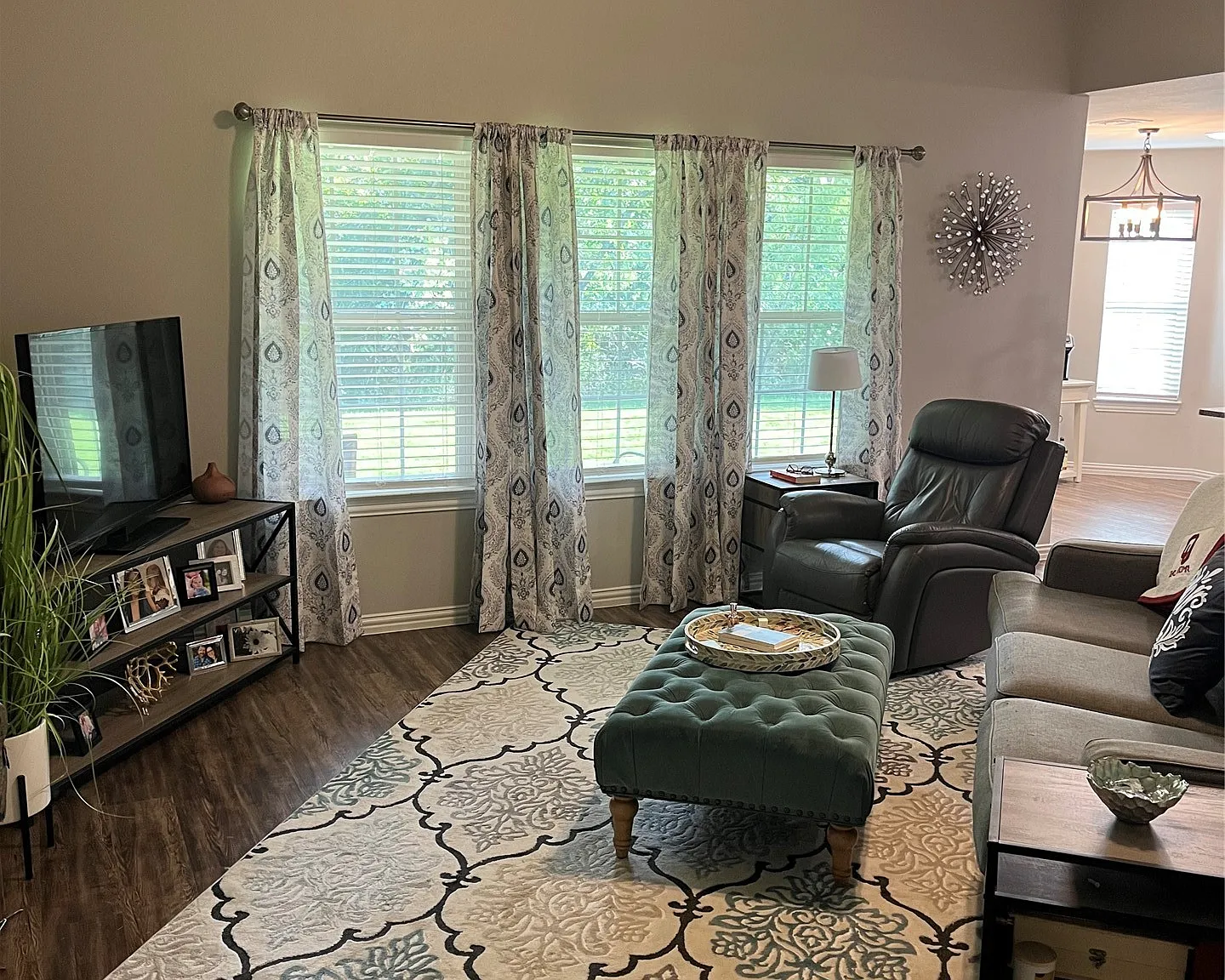 4 bed, 2.0 bath, 1565 sqft, $1,700 — Photo 3