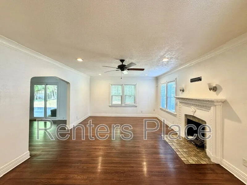 4 bed, 2.0 bath, 2075 sqft, $1,795 — Photo 3