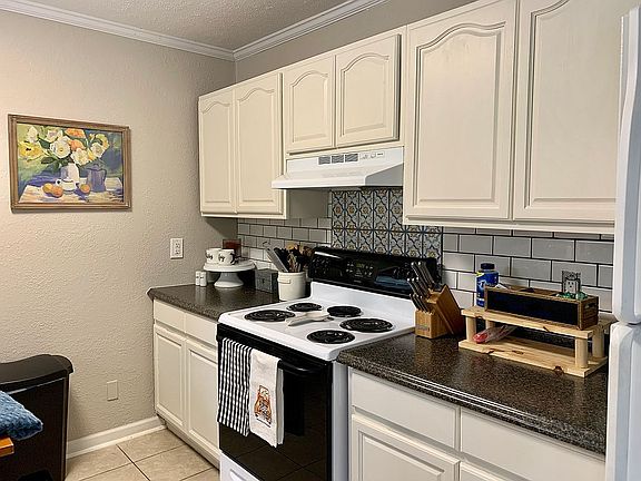 4th image of 301 Hermitage Dr
