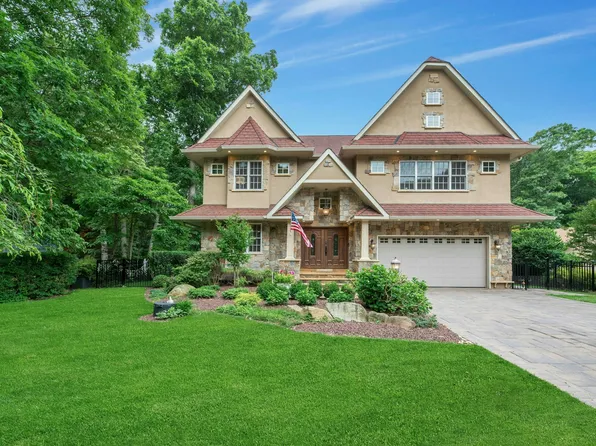 https://photos.zillowstatic.com/fp/60967f688d242e06563631cf6da28dd2-p_e.webp