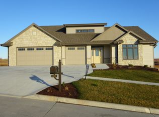 3005 Fieldhouse Cir, Manhattan, KS 66503