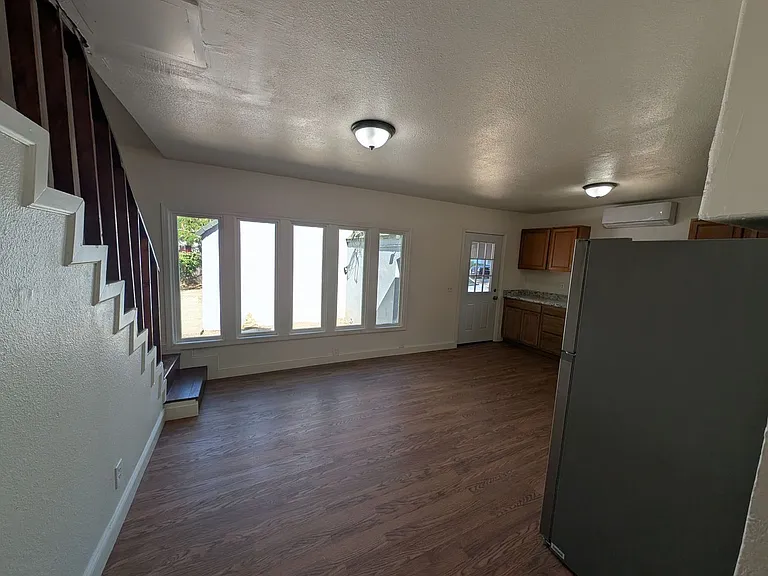 604 Loma St — Photo 8
