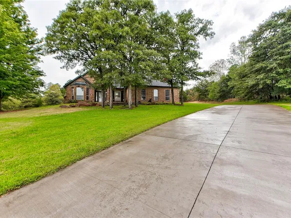 9513 S Foxmor Dr, Oklahoma City, OK 73165